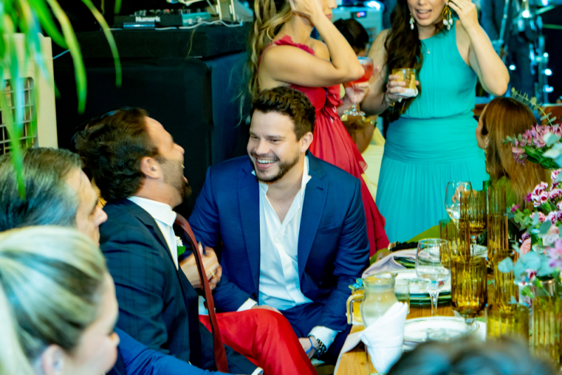 Chuva de arroz - Victória Macêdo e Everardo Silveira dizem “sim” em cerimônia na Igreja do Líbano