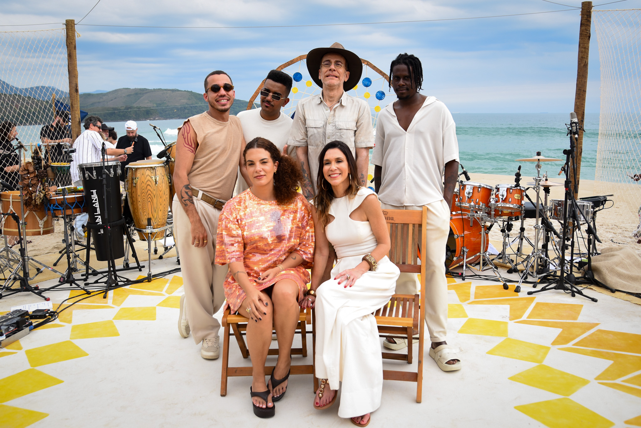 No litoral paulista, famosos celebram a trajetória musical de Cássia Eller no Corona Luau MTV