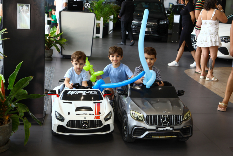 Experiência premium - Mercedes Family Experience combina tecnologia, sofisticação e performance na Newsedan Mercedes-Benz