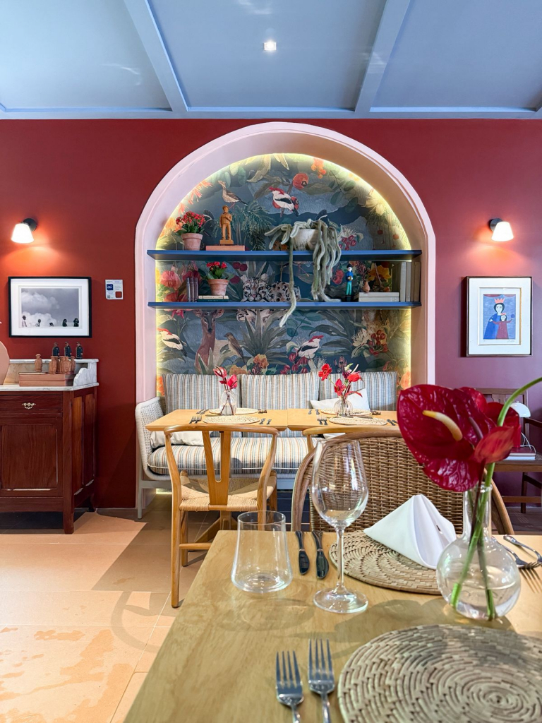 Painéis Personalizados No Restaurante Mayú, Ambiente Assinado Por Ana Virgínia Furlani