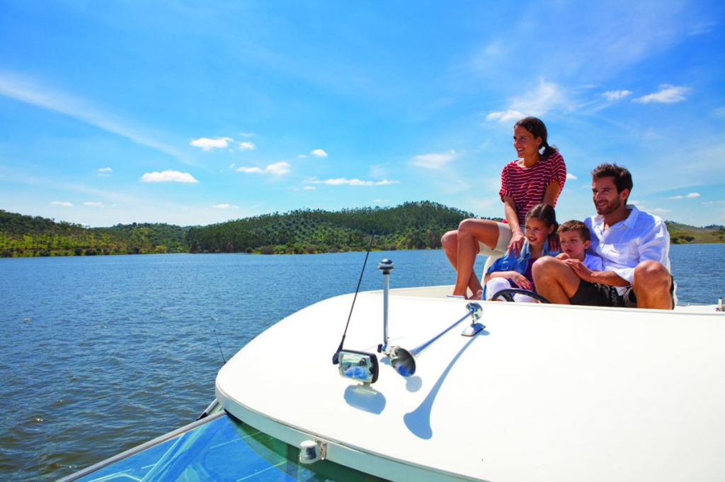 Passeio De Barco Em Alqueva Crédito Turismo Do Alentejo