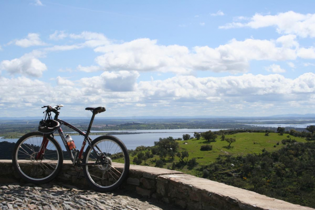 Passeio De Bike Alqueva Crédito Turismo Do Alentejo