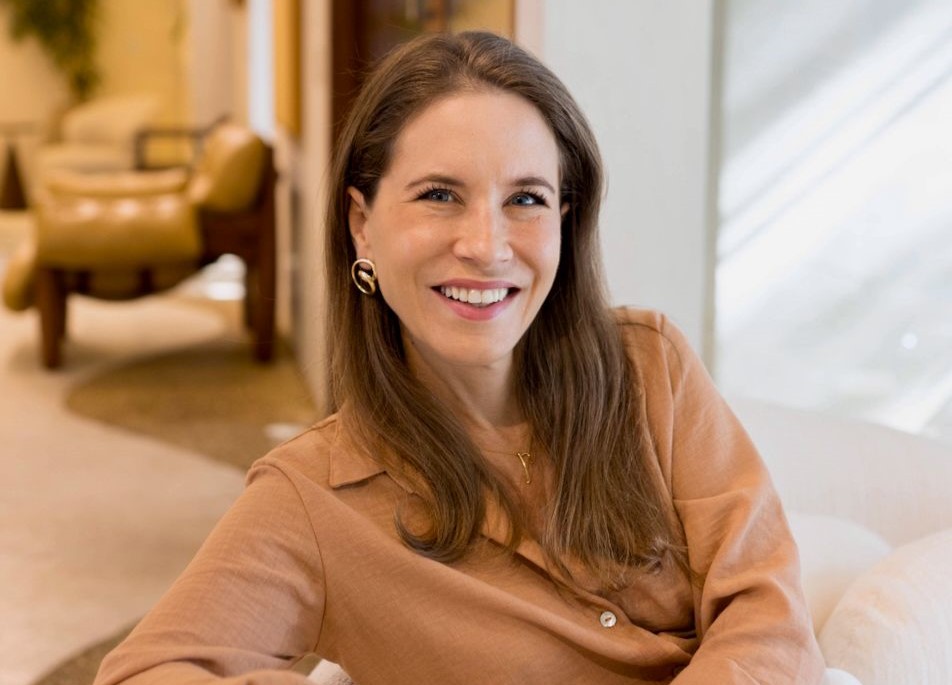 Patricia Bathory lança o livro “Conectados” na Livraria Leitura do RioMar Fortaleza