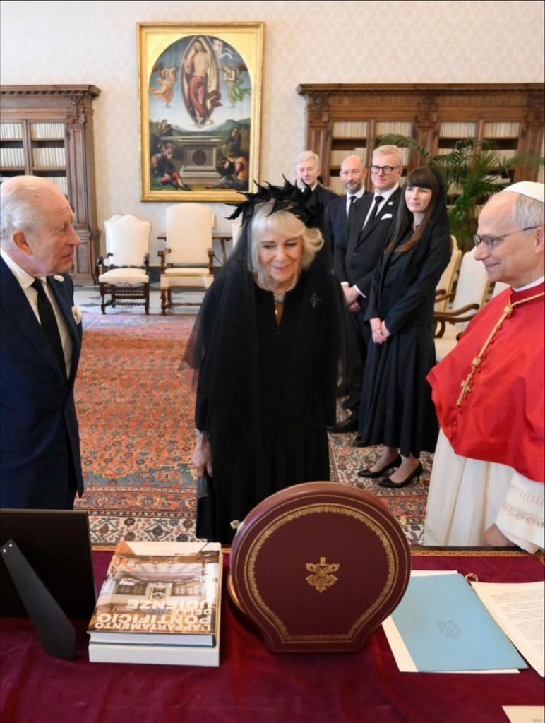 Rei Charles Iii, Rainha Camilla E O Papa leão Xiv