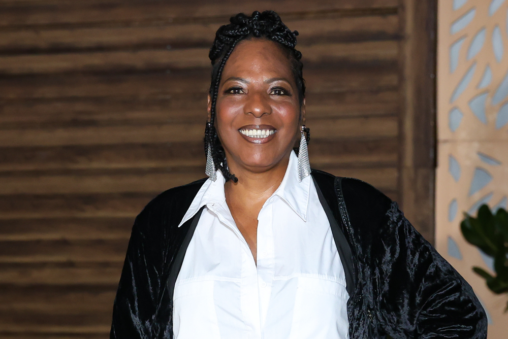 Elenco Assiste Ao Primeiro Capítulo De Três Graças