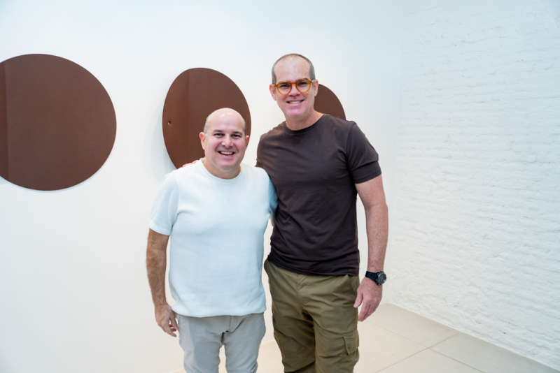 Forma e gesto - Abertura da mostra “Aferrar”, de Célio Gurgel, inspira manhã de arte na Galeria Leonardo Leal