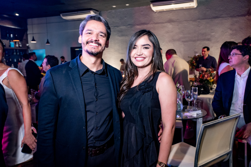 Brinde à vida - Eliane Brasil festeja nova idade em noite animada no La Casa Lounge