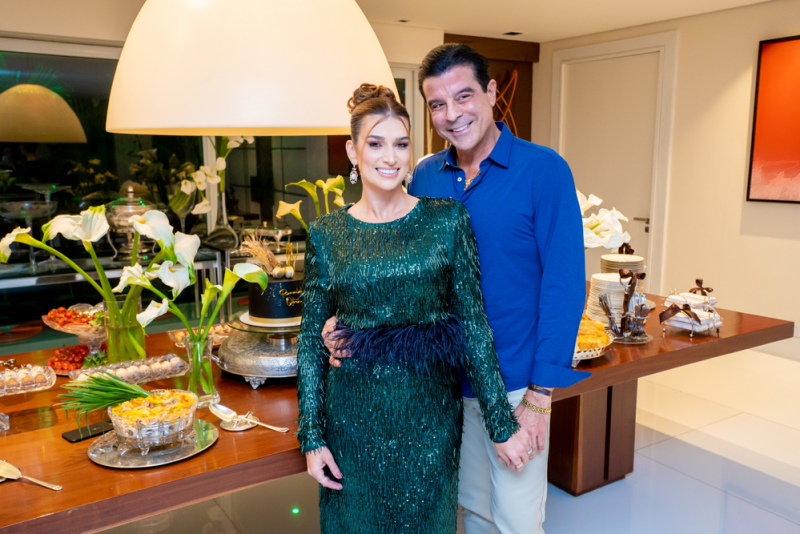 Sessão parabéns - Ronaldo Otoch movimenta a Mansão Macedo com festa de aniversário animada