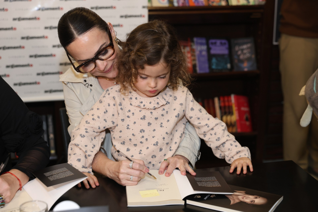 Sessão De Autógrafos