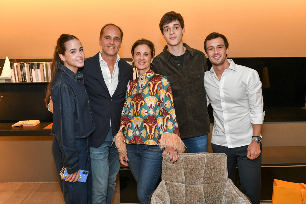 Sophia, Dado, Carolina, João E Guilherme Castello Branco