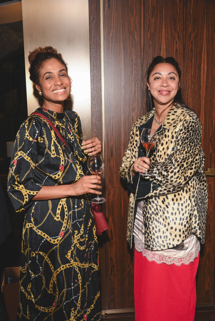 Stephanie Ribeiro E Carollina Lauriano