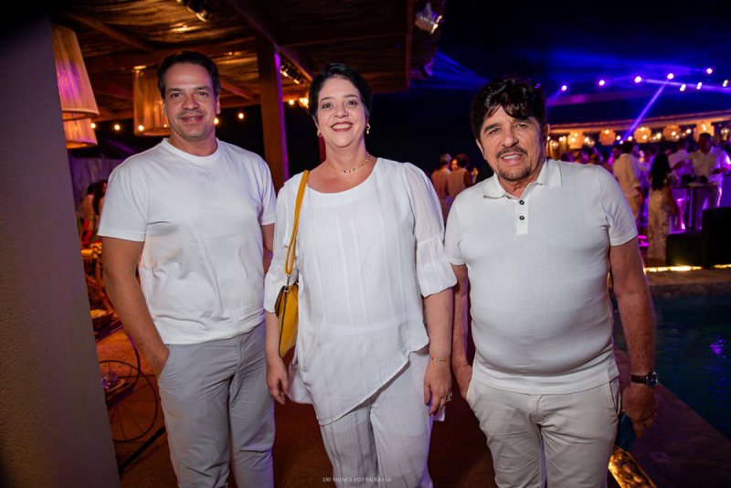 Brinde à vida - Gil Santos festeja nova idade com White Party animada por Mart’nália, Gretchen e Marcos Lessa na Taíba