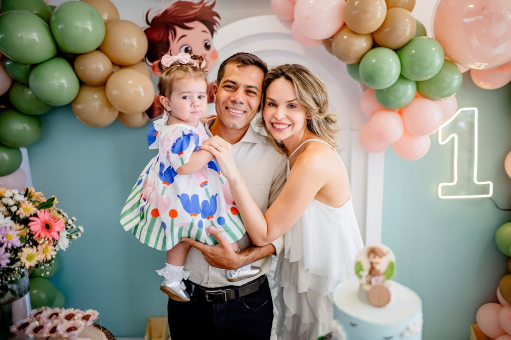 Um Ano Da Nossa Sarinha! Um Ano De Amor Multiplicado, De Novas Descobertas E De Sorrisos Que Ilu