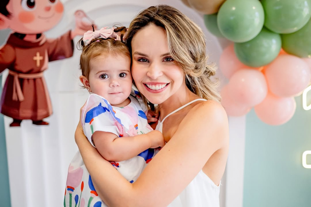 Um Ano Da Nossa Sarinha! Um Ano De Amor Multiplicado, De Novas Descobertas E De Sorrisos Que Ilu (2)