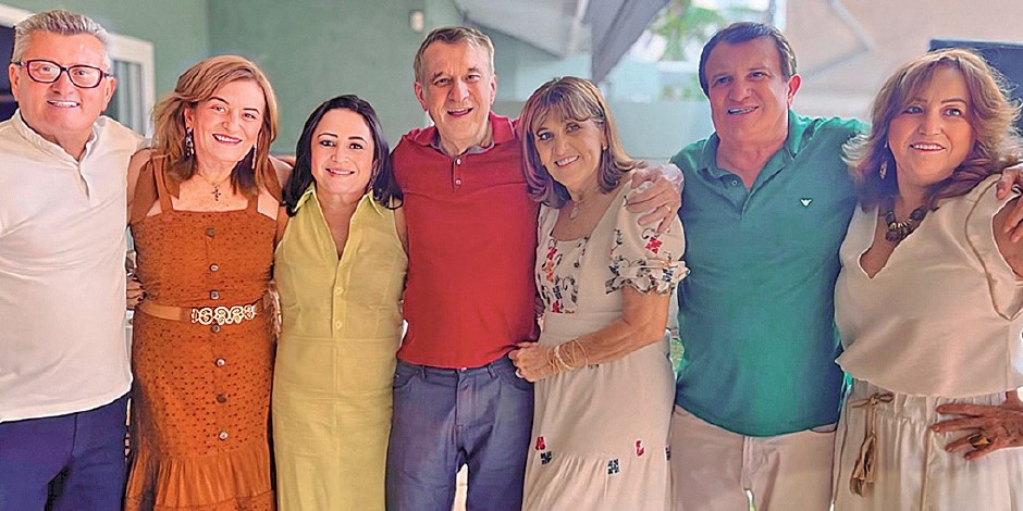 Valmir Campelo Com Os Irmãos Regina Telma, Kathya, Eliane, Teresa, Evandro César E Estenio Campelo