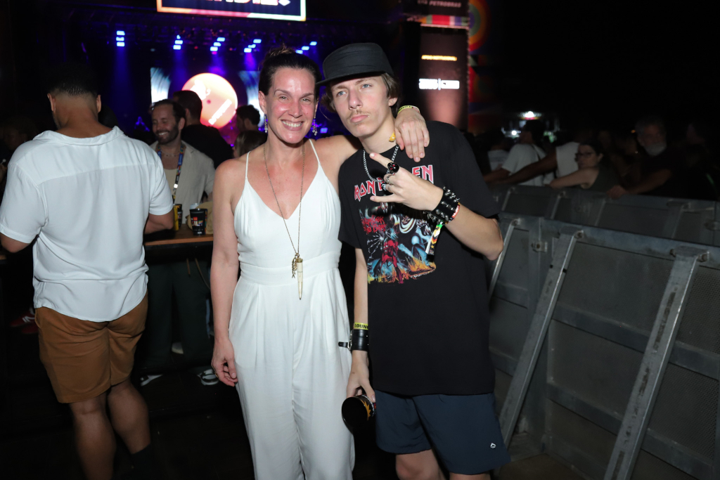 Vanessa E Gael Lóes