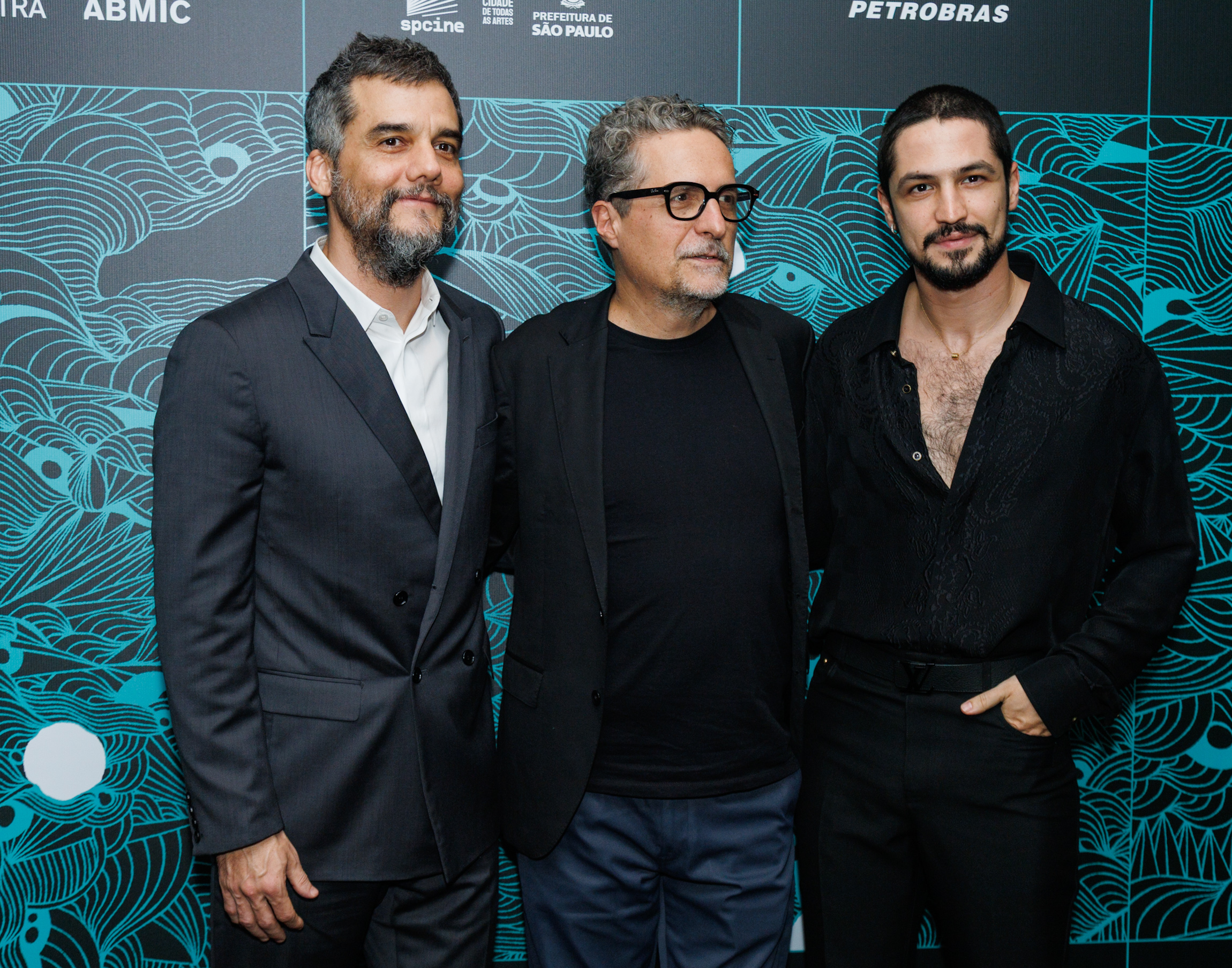 Pré-estreia do filme ‘O Agente Secreto’ conta com Wagner Moura, Bruna Marquezine e celebridades em São Paulo