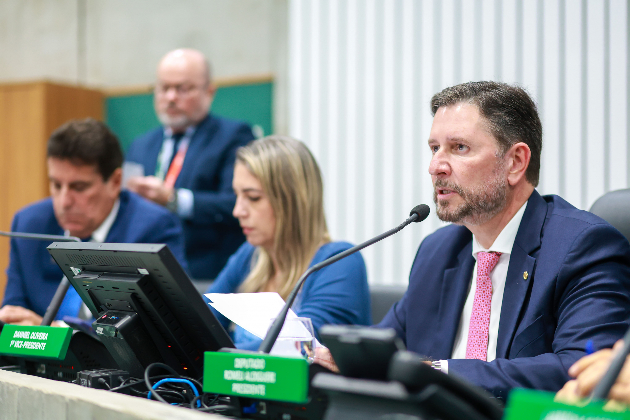 Parlamento cearense lança projeto de reforma com abertura dos jardins à população