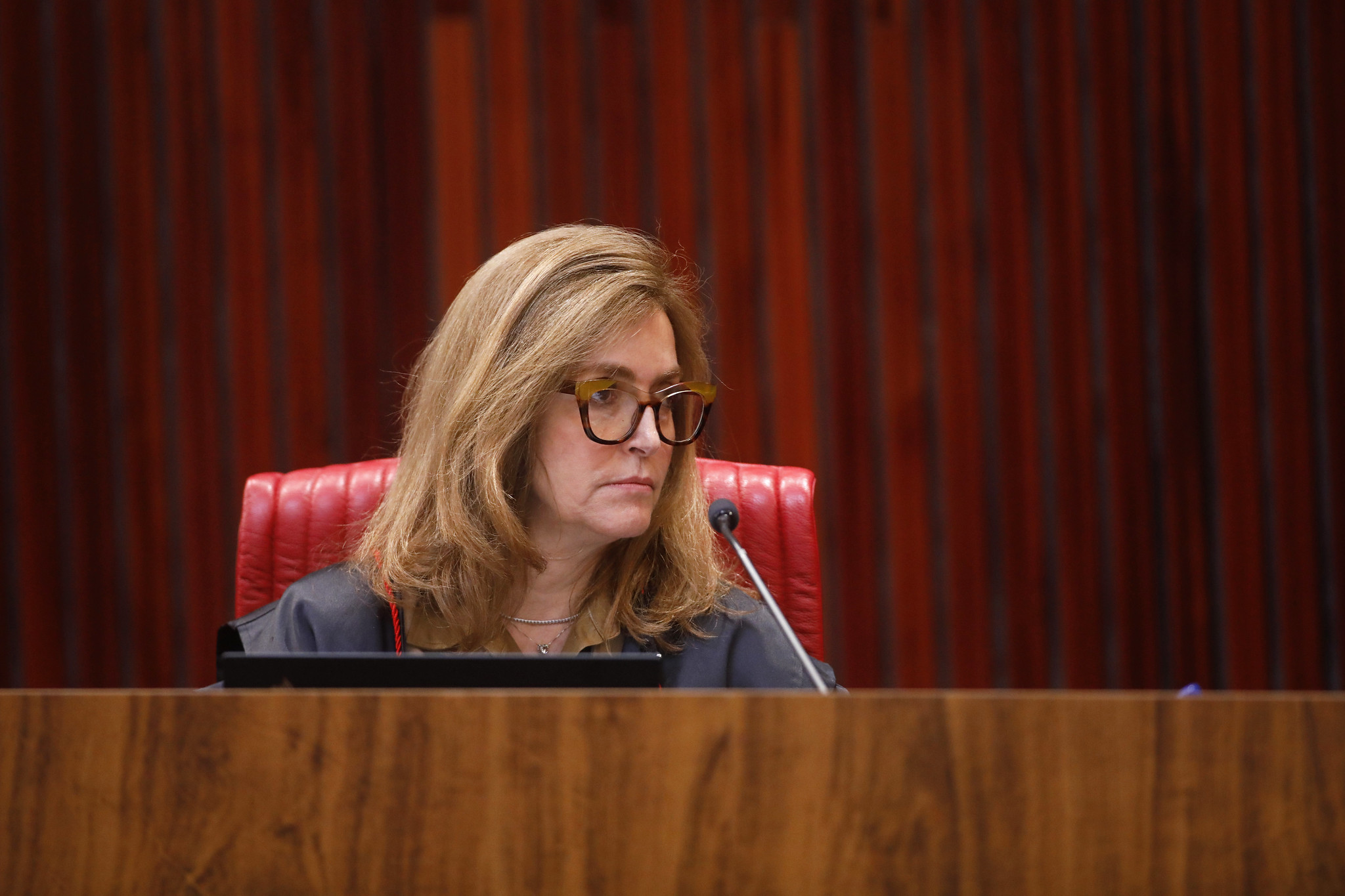 Ministra do TSE vota pela cassação de Cláudio Castro; julgamento é suspenso por pedido de vista