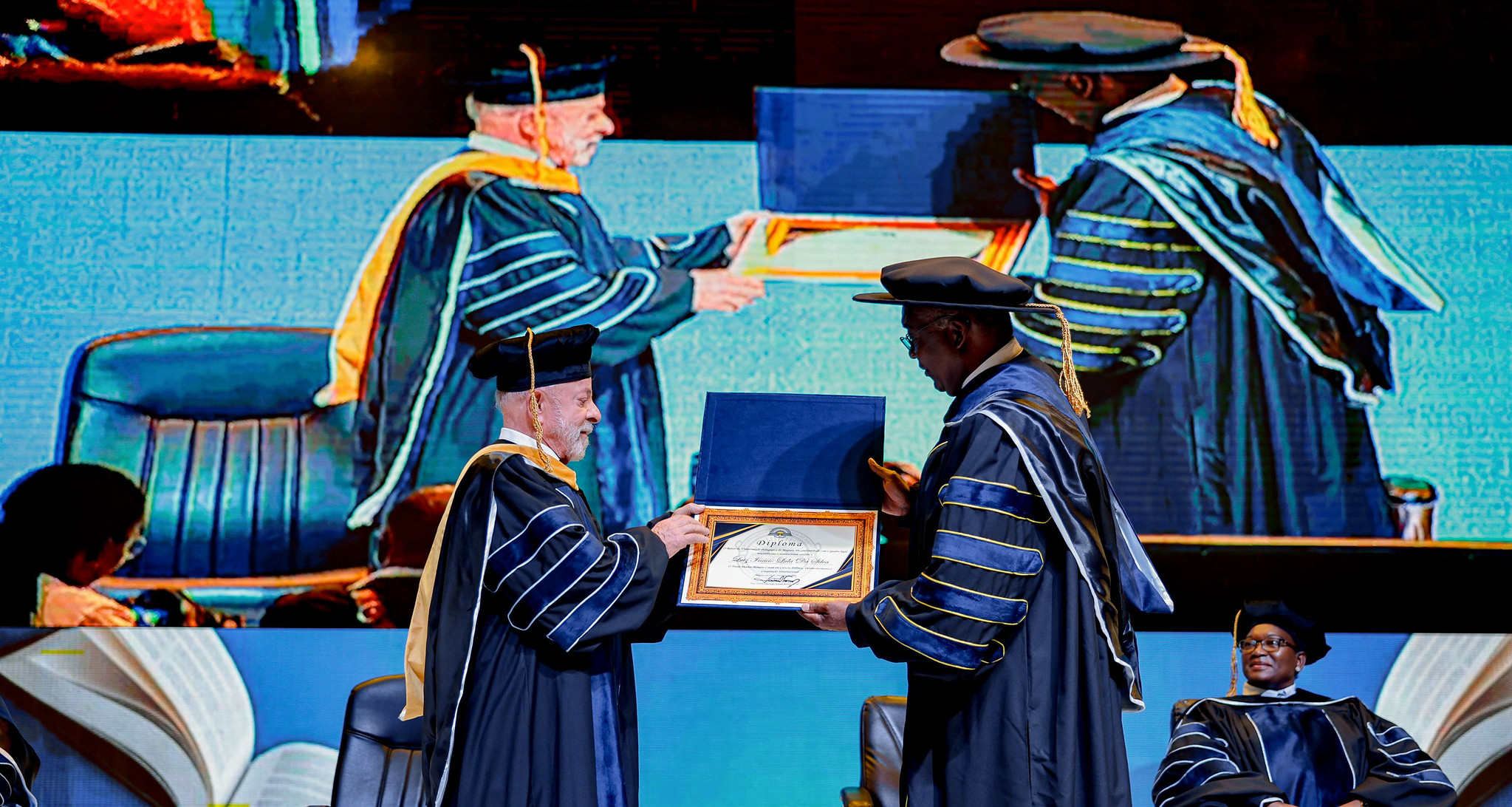 Universidade de Maputo homenageia Lula em viagem que estreita parcerias bilaterais