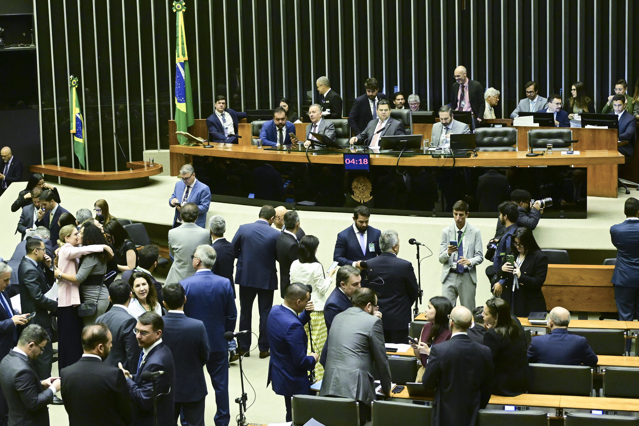 Congresso derruba 52 vetos e restaura pontos centrais da Lei do Licenciamento Ambiental