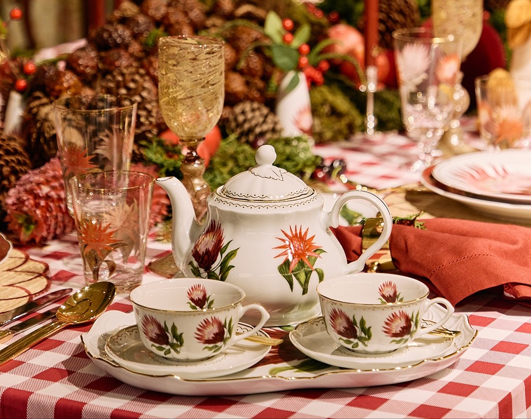 Tania Bulhões lança coleção “Botânica” e celebra o Natal com elegância tropical