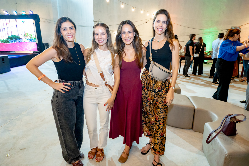 Ana Theresa Carvalho, Beatriz Machado, Ticiana Machado E Alice Diniz
