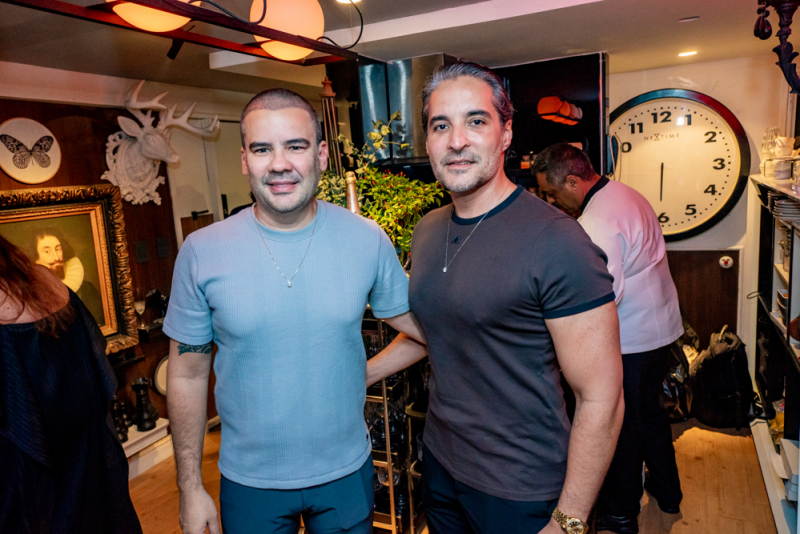 55 Rotações - Roberto Pamplona Jr. festeja nova idade em noite especial no seu elegante loft