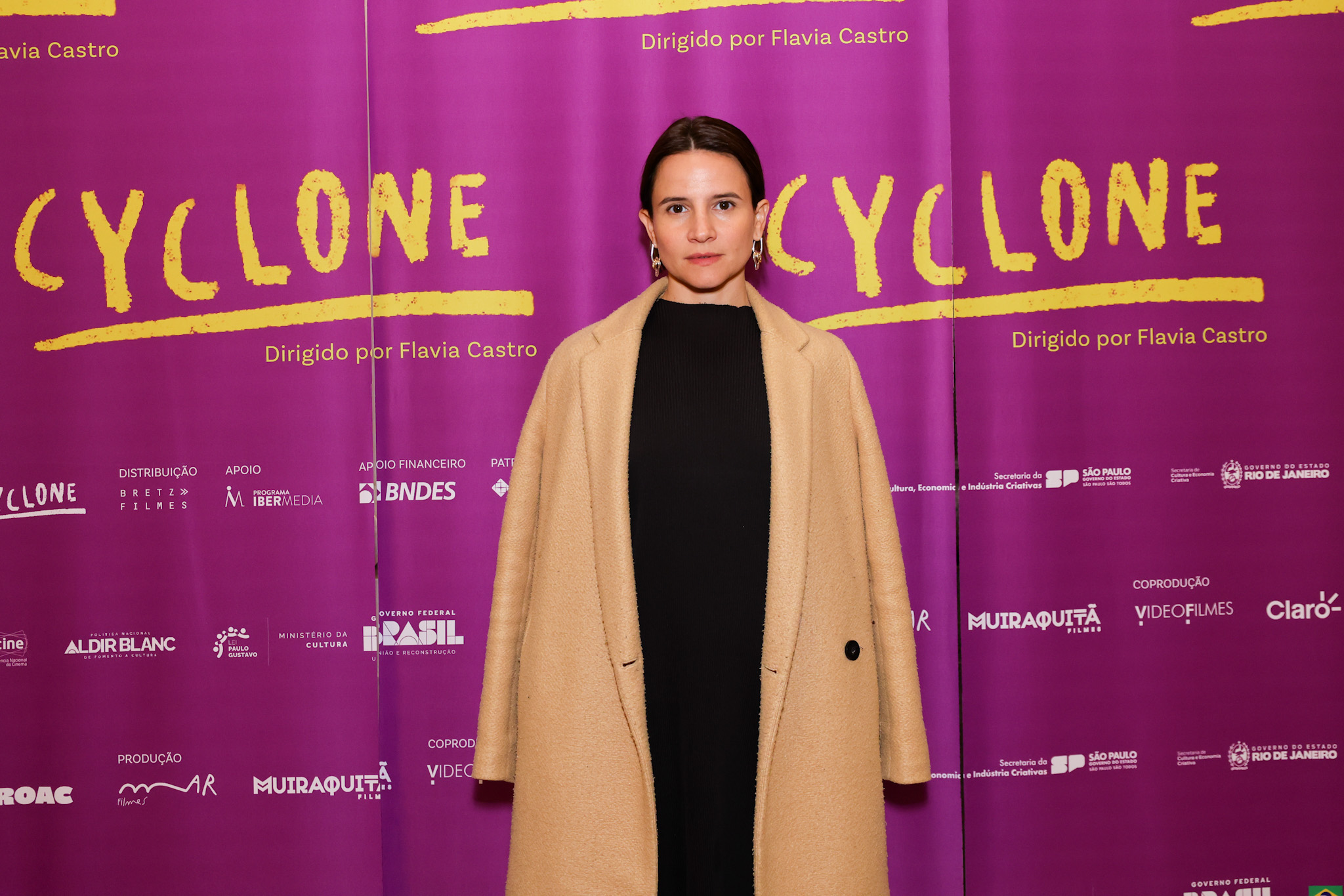 Celebridades marcam presença na pré-estreia do filme ‘Cyclone’ no Theatro Municipal de São Paulo