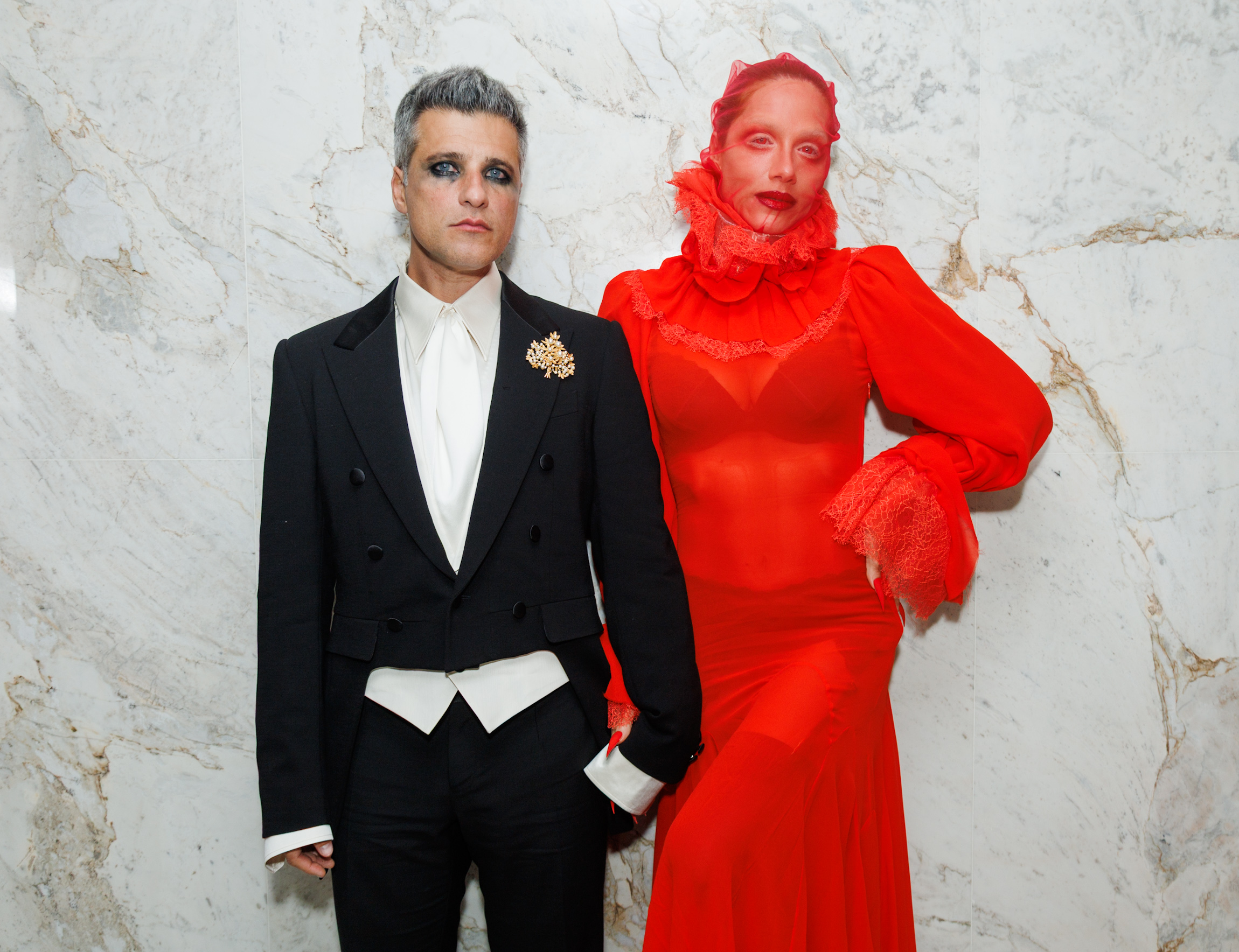 Famosos mostram criatividade em fantasias no ELLEoween 2025 em São Paulo