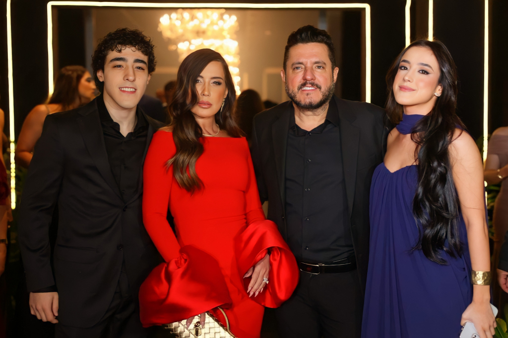 Bruno, Marianne Rabelo, Enzo E Maria Eduarda Rabelo