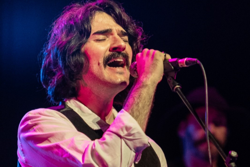 Show em homenagem a Belchior reúne André Abreu e Vannick Belchior na Cervejaria Turatti Varjota