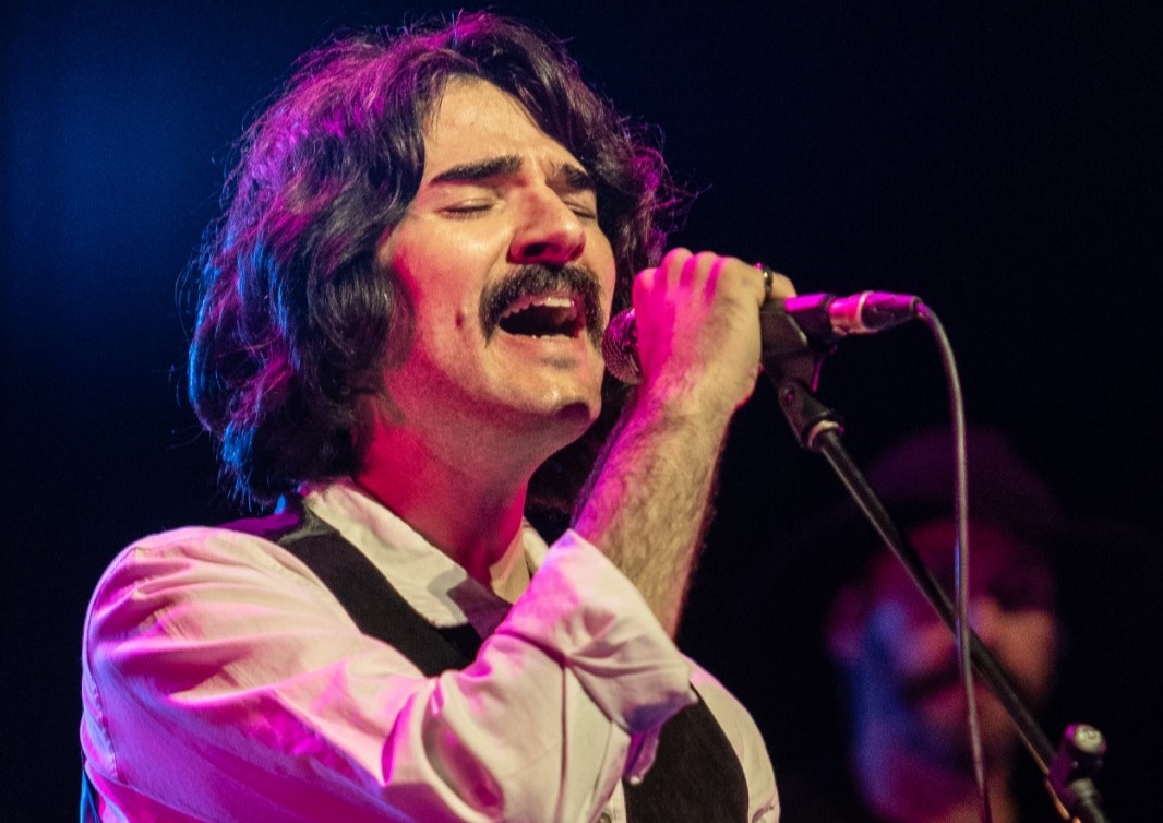 Show em homenagem a Belchior reúne André Abreu e Vannick Belchior na Cervejaria Turatti Varjota