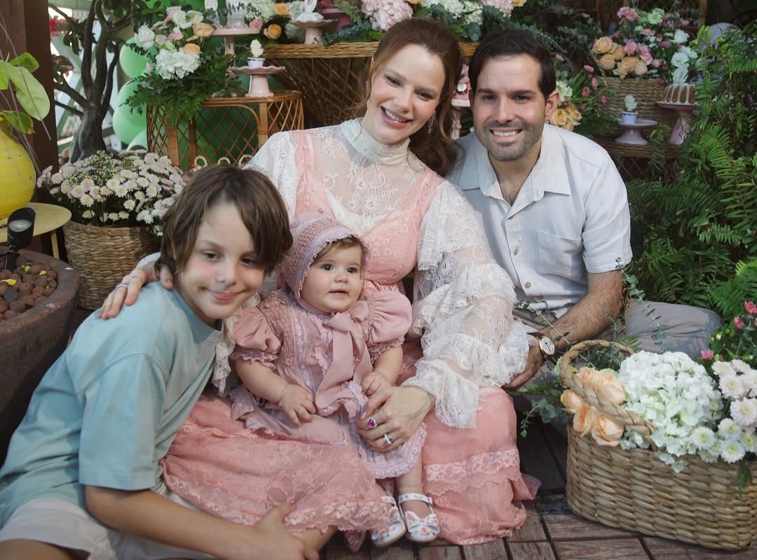 Paulinha Sampaio e Felipe Queiroz Rocha festejam os 10 meses de Lourdes Maria