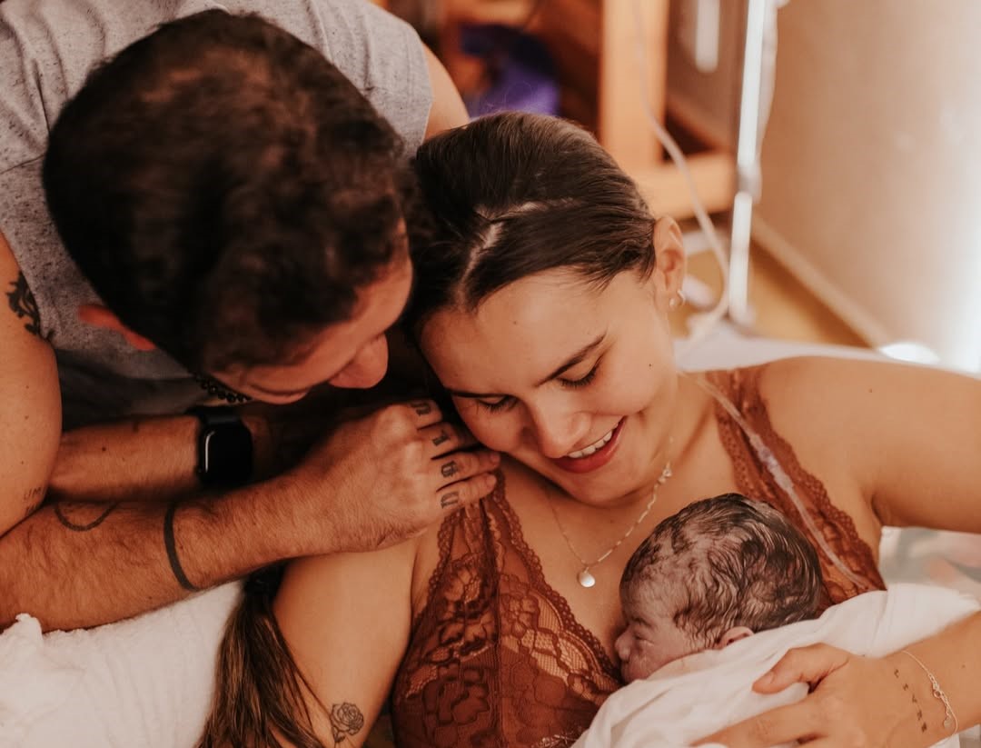 Bráulio Bessa anuncia o nascimento da filha Tereza em post cheio de afeto