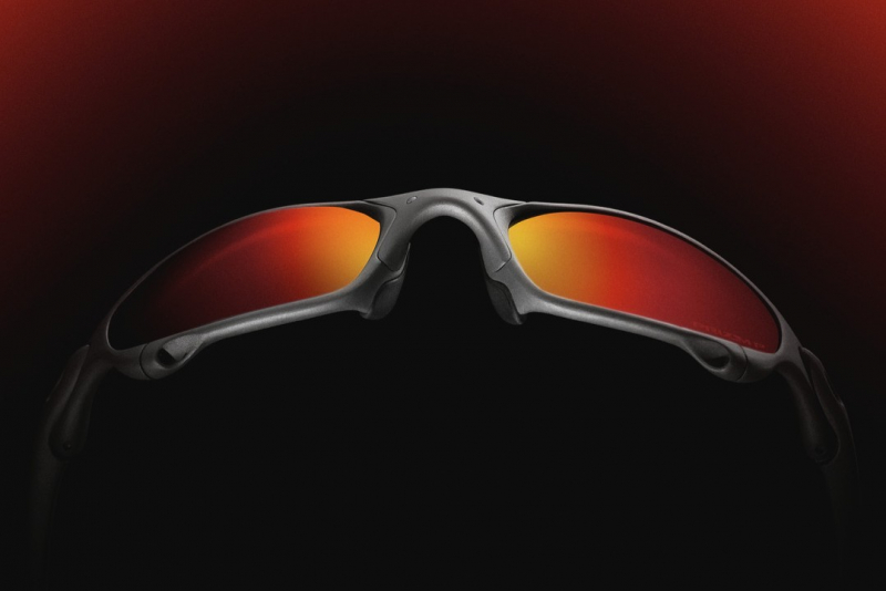 Oakley lança o X-Metal Juliet em edição especial sob curadoria de Travis Scott