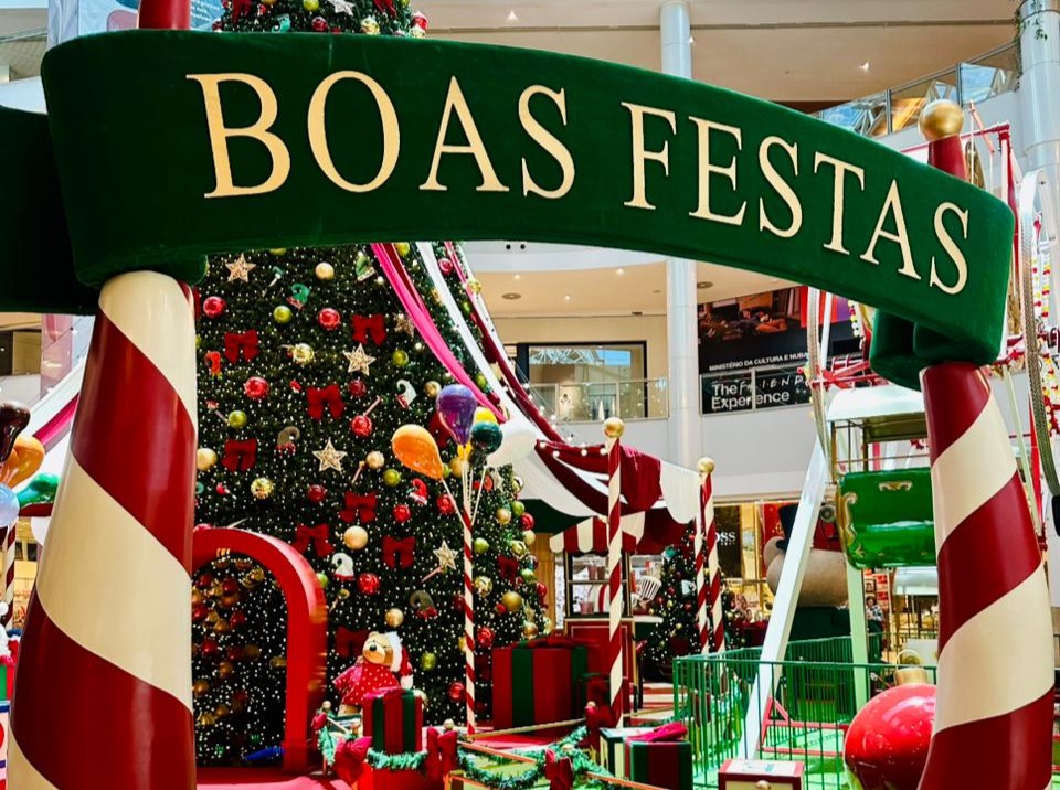 Coral, espetáculo teatral e cortejo marcam o início da programação de Natal no RioMar Fortaleza