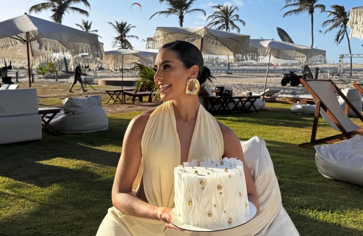 Talyta Diógenes festeja nova idade em tarde solar no Mira Beach Club, no Cumbuco
