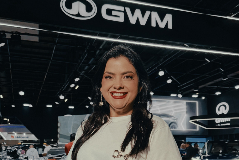 Vivi Almada explora tendências da GWM Brasil no Salão do Automóvel de São Paulo