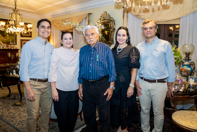 Tradição e história - Mirian e João Batista Holanda recebem Dom Bertrand de Orleans e Bragança em jantar dedicado a Dom Pedro II