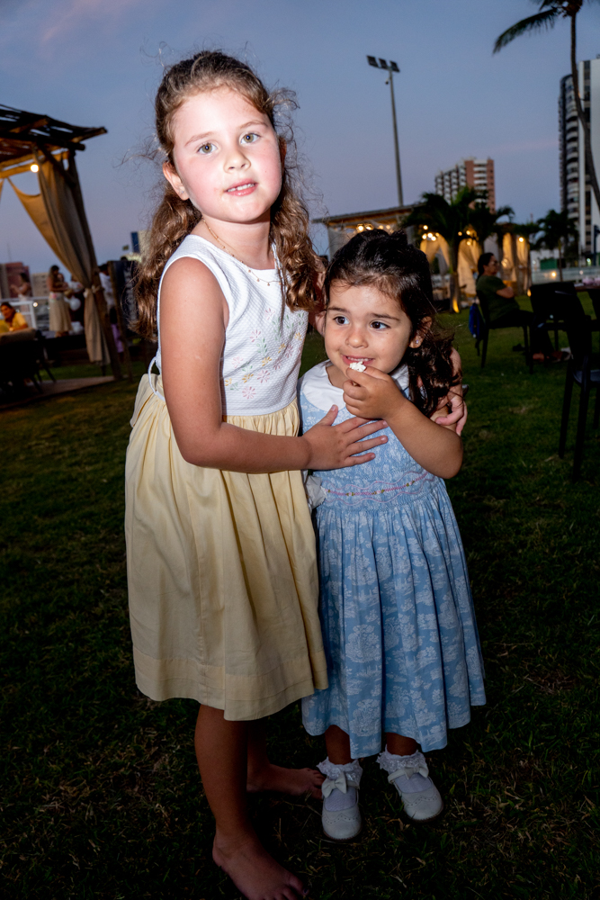 Celine E Victoria Quintão Carneiro