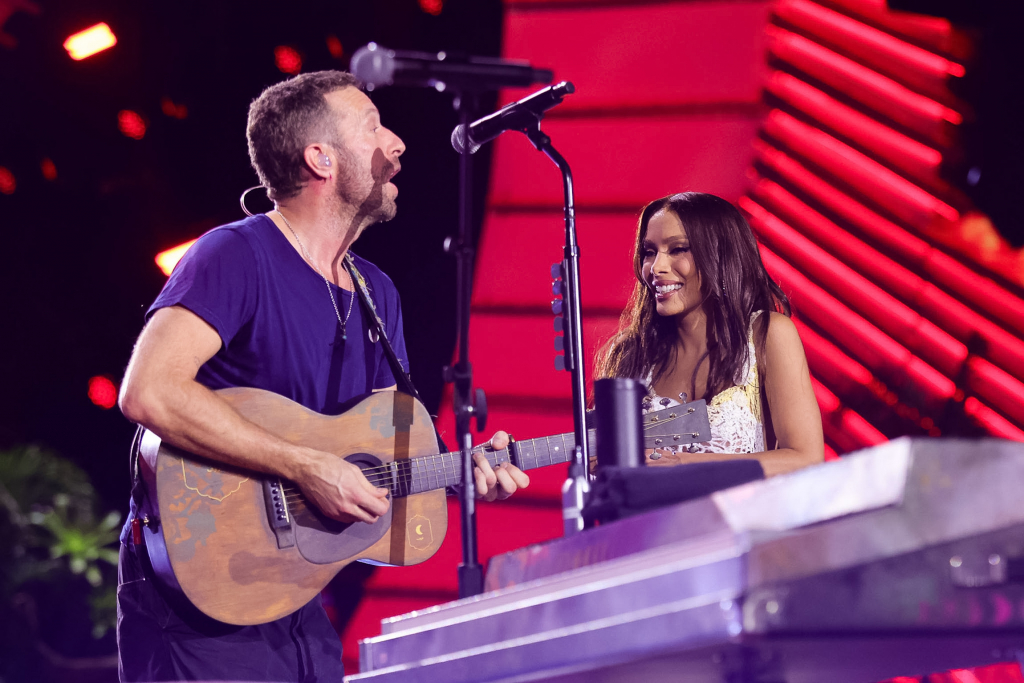 Chris Martin E Anitta (2)