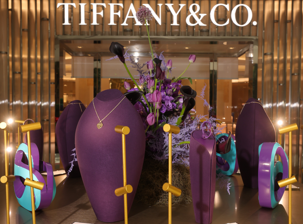 Colaboração Tiffany & Co. E Oportunidade Do Bem