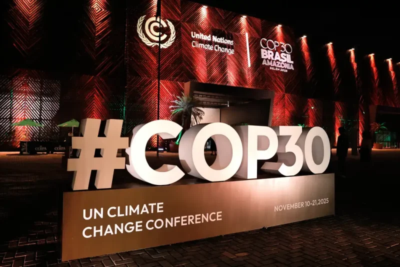 COP30 termina com avanços limitados e impasses sobre combustíveis fósseis