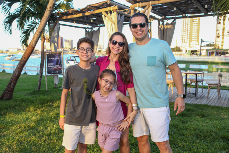 Tardes ensolaradas, música ao vivo e boa mesa marcam o feriado no Iate Clube de Fortaleza