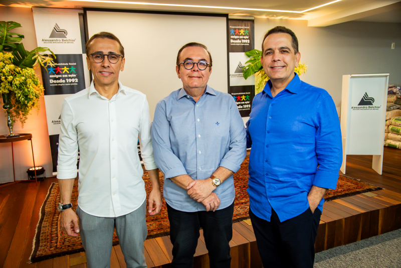 Exposição Amigos em Ação abre temporada de arte e solidariedade na Alessandro Belchior Imóveis