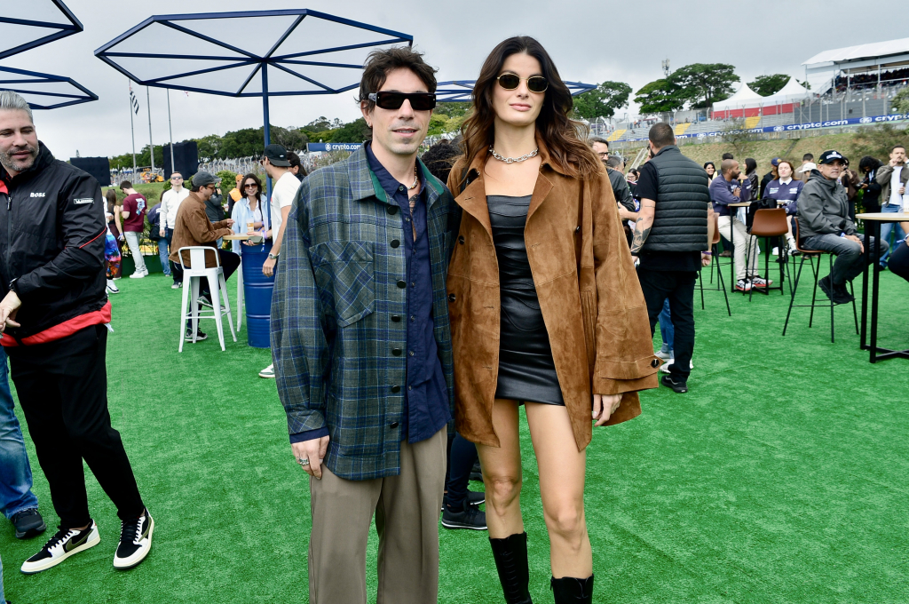 Di Ferreiro E Isabeli Fontana