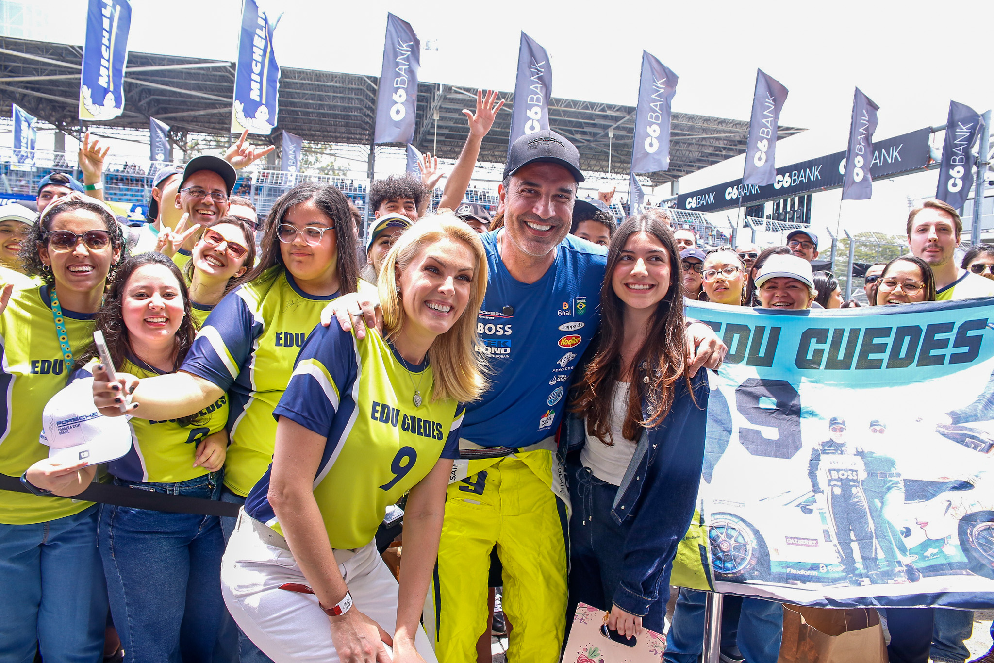 Porsche Cup Brasil encerra temporada 2025 em São Paulo com presença de famosos