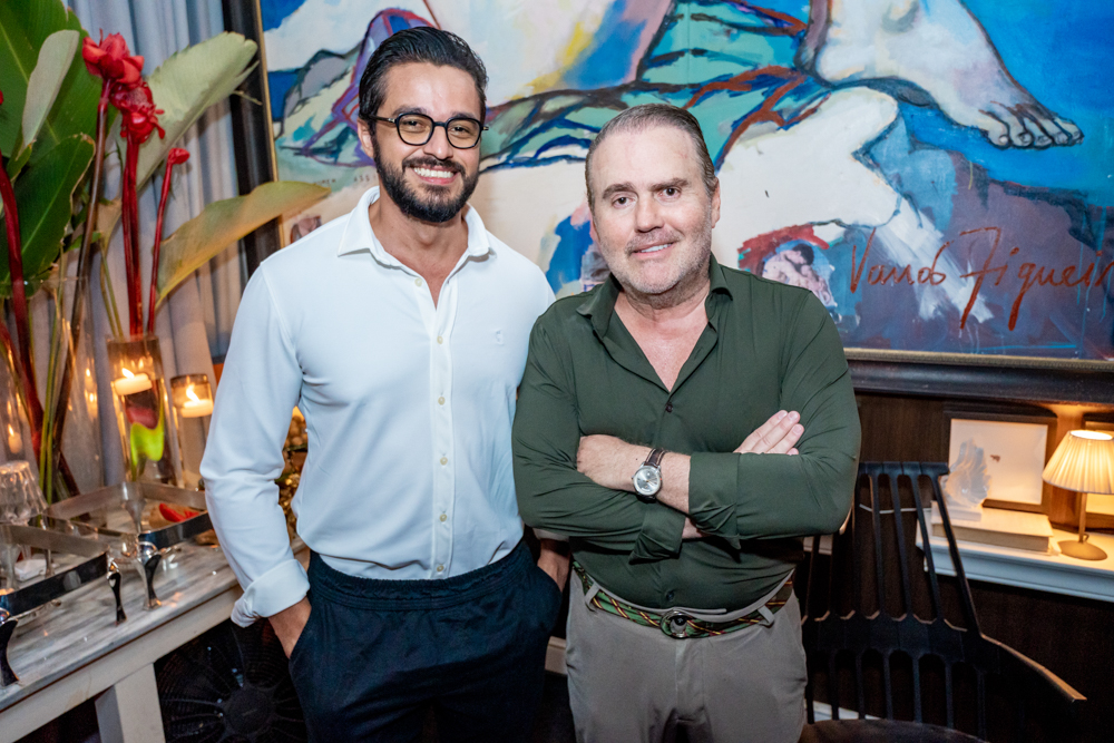 Roberto Pamplona Jr. festeja nova idade em noite especial no seu elegante loft