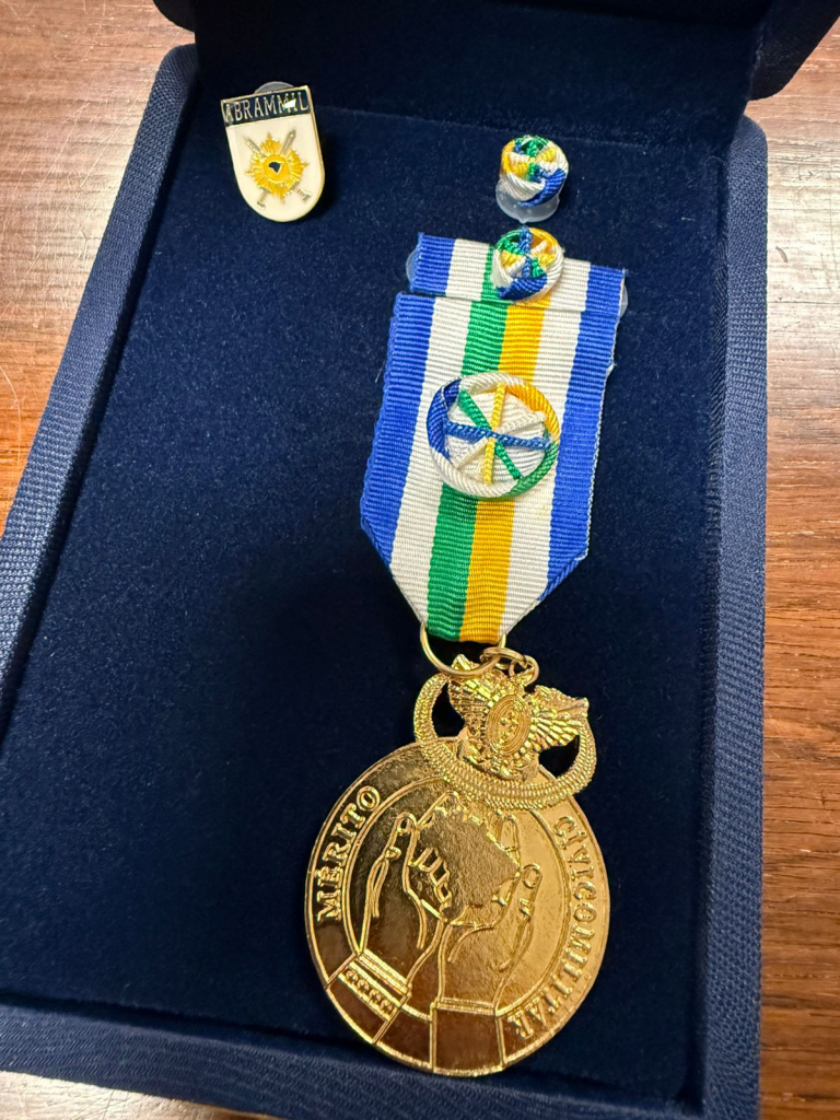 Entrega Do Diploma E Da Medalha Mérito Cívico Militar Ao Hotel Fairmont Rio (2)